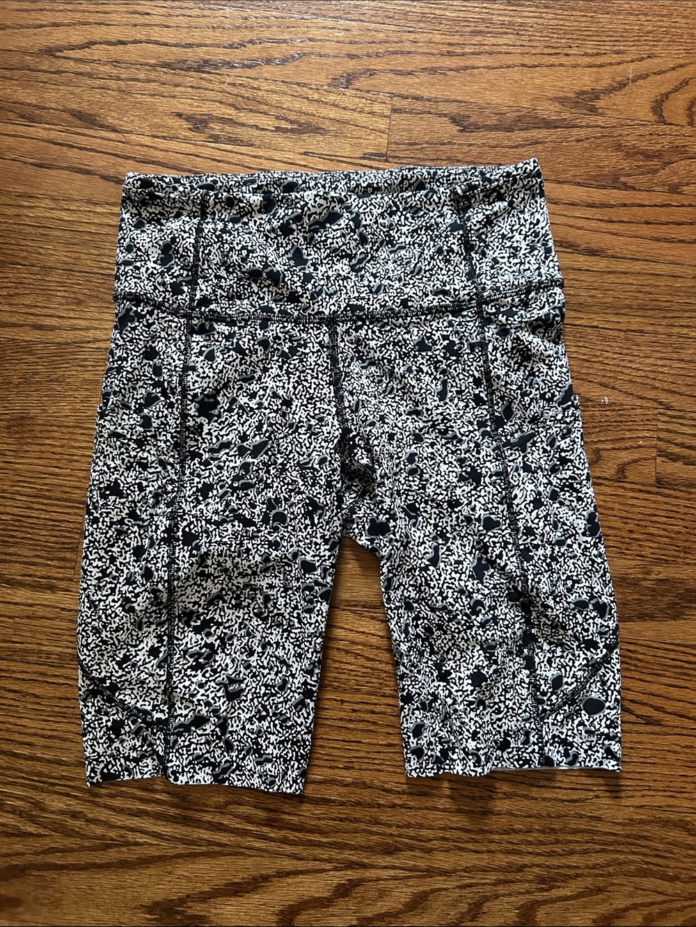 Women’s lululemon Black & White Printed Active Shorts